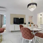 лукс на море Luxury In Downtown With Garage Appartement