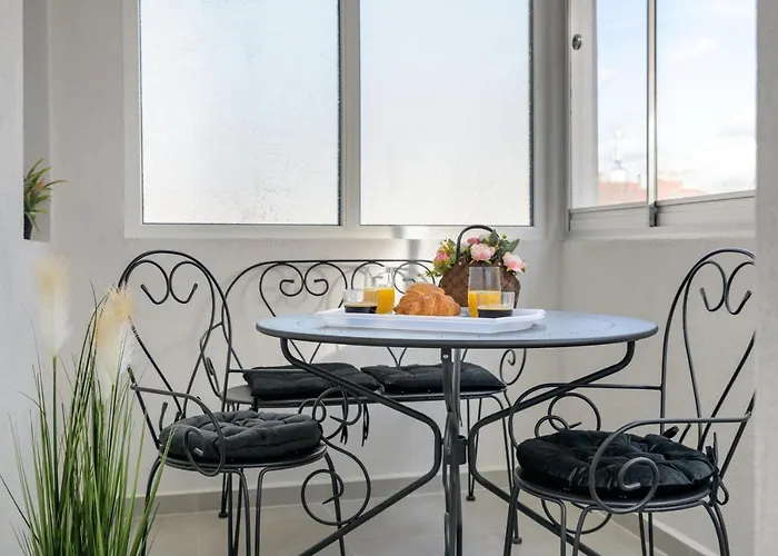 лукс на море Luxury In Downtown With Garage